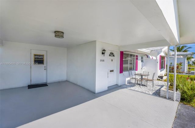 2520 NW 2nd Dr, Pompano Beach, FL 33064