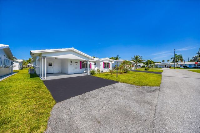 2520 NW 2nd Dr, Pompano Beach, FL 33064