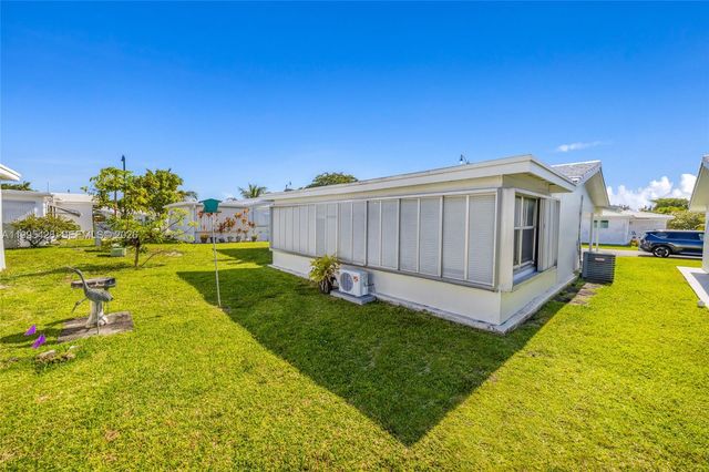 2520 NW 2nd Dr, Pompano Beach, FL 33064