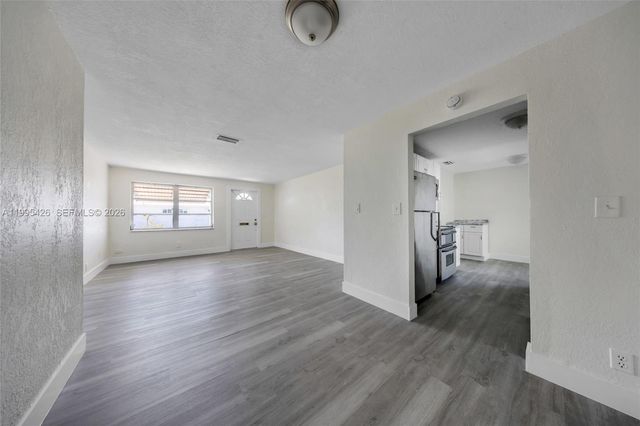 2520 NW 2nd Dr, Pompano Beach, FL 33064