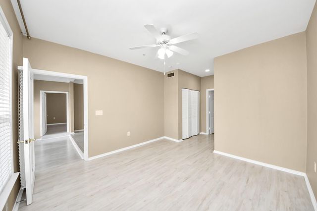 2400 Mccue Road 333, Houston, TX 77056