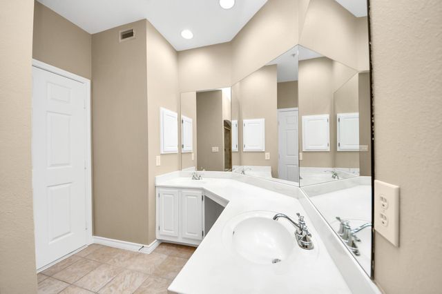 2400 Mccue Road 333, Houston, TX 77056