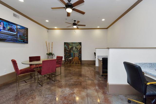 2400 Mccue Road 333, Houston, TX 77056