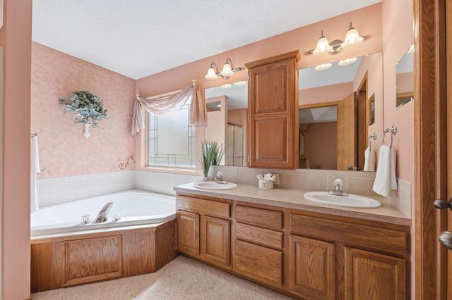 3215 N Tee Time, Wichita, KS 67205