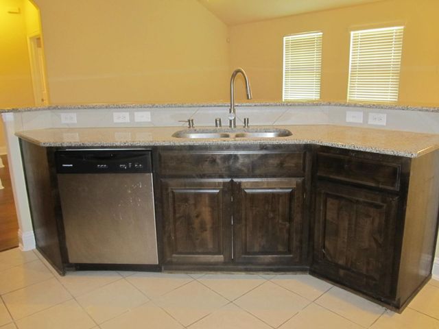 4024 Eric Drive, Heartland, TX 75126