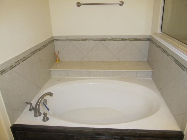 4024 Eric Drive, Heartland, TX 75126