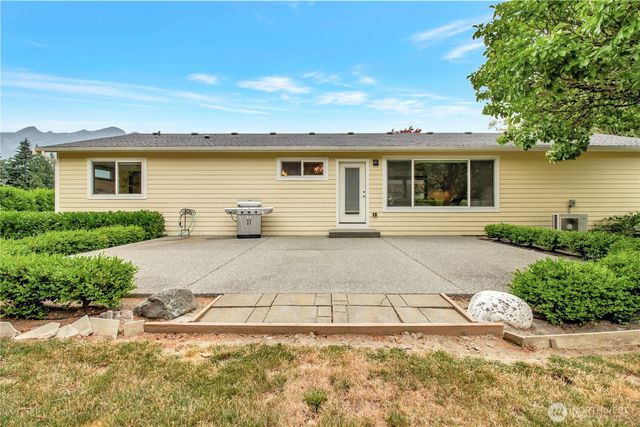 38324 State Route 530 NE, Arlington, WA 98223