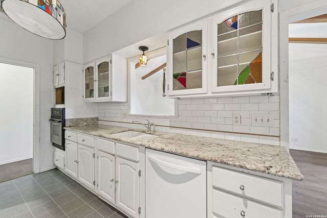 103 castleoaks, Castle Hills, TX 78213