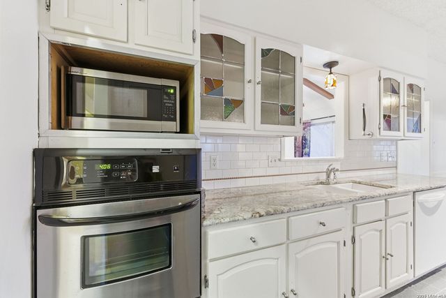 103 castleoaks, Castle Hills, TX 78213