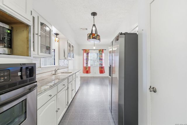 103 castleoaks, Castle Hills, TX 78213