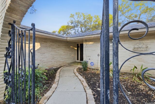 103 castleoaks, Castle Hills, TX 78213