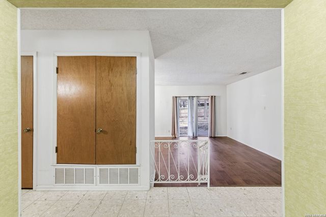 103 castleoaks, Castle Hills, TX 78213