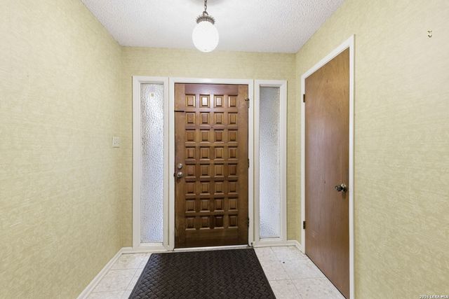 103 castleoaks, Castle Hills, TX 78213