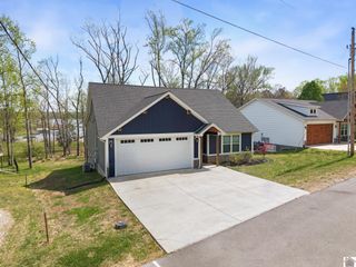166 Chancey Drive, Murray, KY 42071