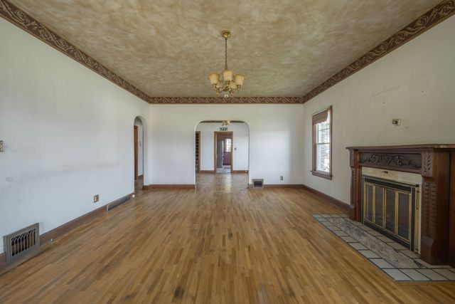 400 S Jefferson Street, Neosho, MO 64850