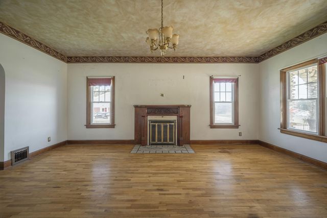 400 S Jefferson Street, Neosho, MO 64850