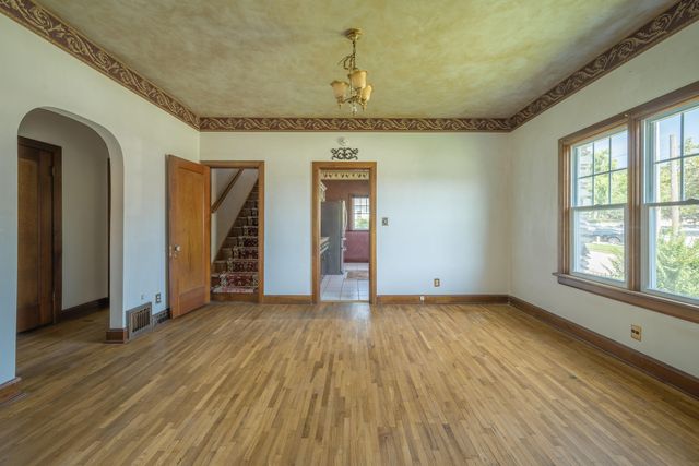 400 S Jefferson Street, Neosho, MO 64850