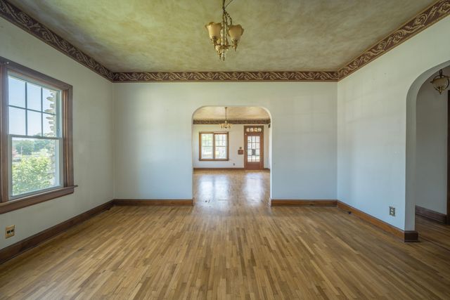 400 S Jefferson Street, Neosho, MO 64850