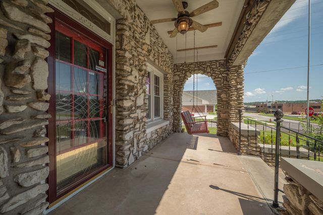 400 S Jefferson Street, Neosho, MO 64850