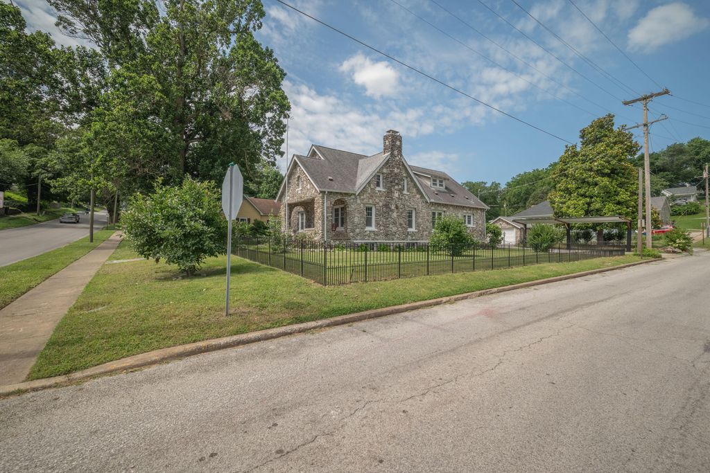 400 S Jefferson Street, Neosho, MO 64850