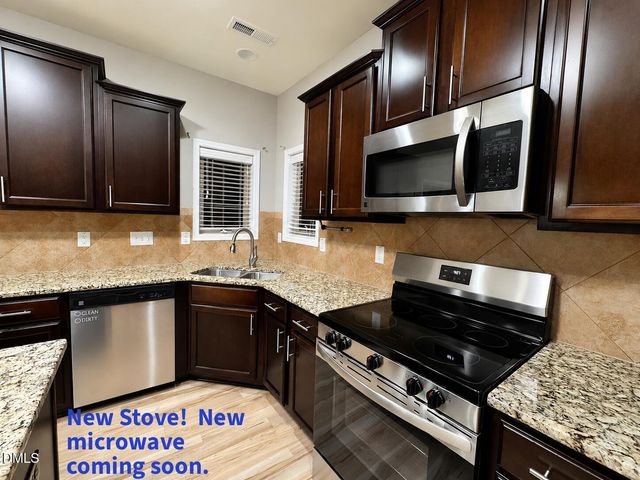87 Coopers Creek Avenue, Spring Lake, NC 28390