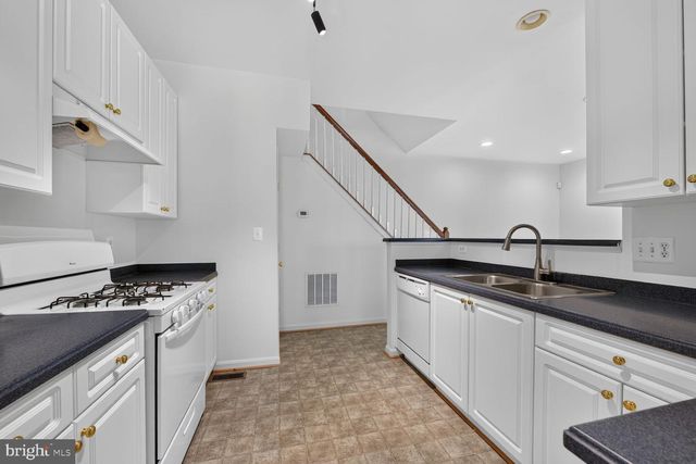 46183 CECIL TER, Sterling, VA 20165