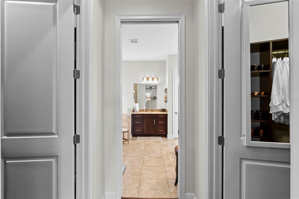 Image 27 of property listing at 1504 S OBRAPIA STREET, Tampa, FL 33629