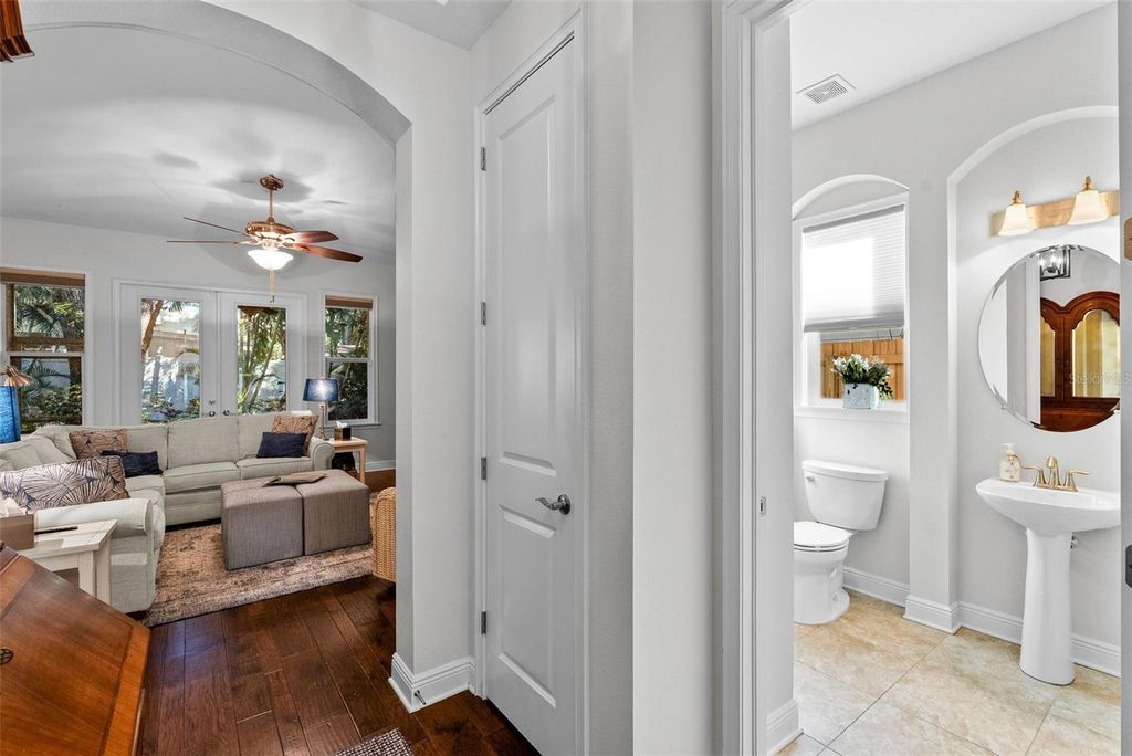 Image 9 of property listing at 1504 S OBRAPIA STREET, Tampa, FL 33629