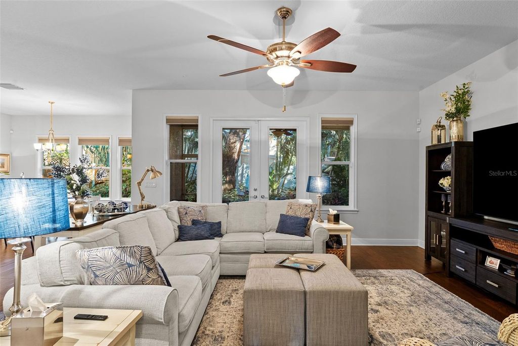 Image 10 of property listing at 1504 S OBRAPIA STREET, Tampa, FL 33629