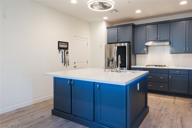 920 East Sunset Road, Henderson, NV 89011