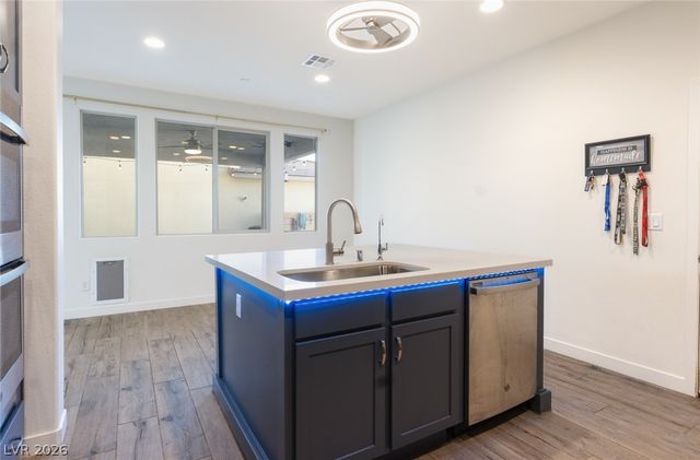920 East Sunset Road, Henderson, NV 89011