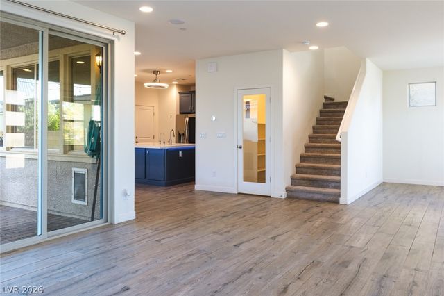 920 East Sunset Road, Henderson, NV 89011