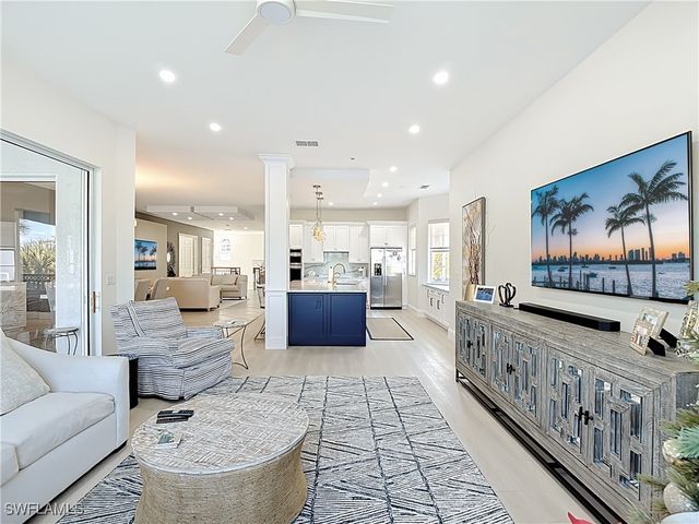 3695 Montreux LN 201, Naples, FL 34114