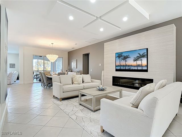 3695 Montreux LN 201, Naples, FL 34114