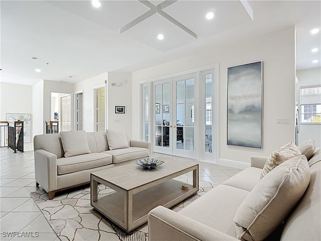 3695 Montreux LN 201, Naples, FL 34114