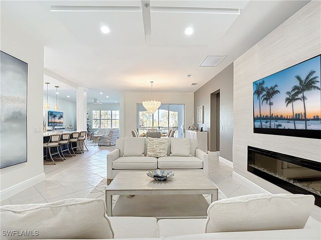 3695 Montreux LN 201, Naples, FL 34114