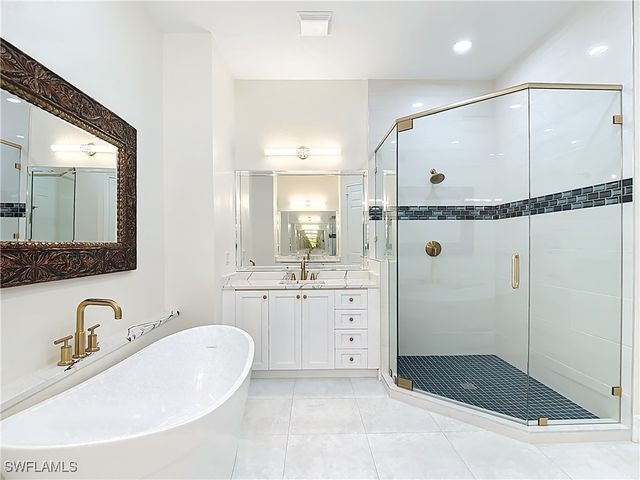 3695 Montreux LN 201, Naples, FL 34114