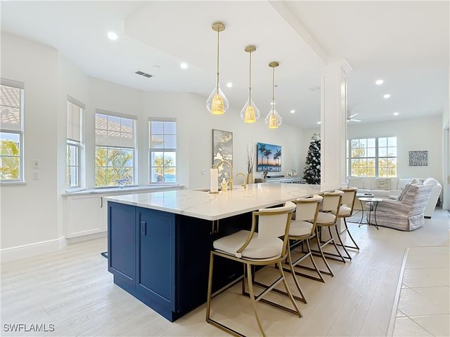 3695 Montreux LN 201, Naples, FL 34114