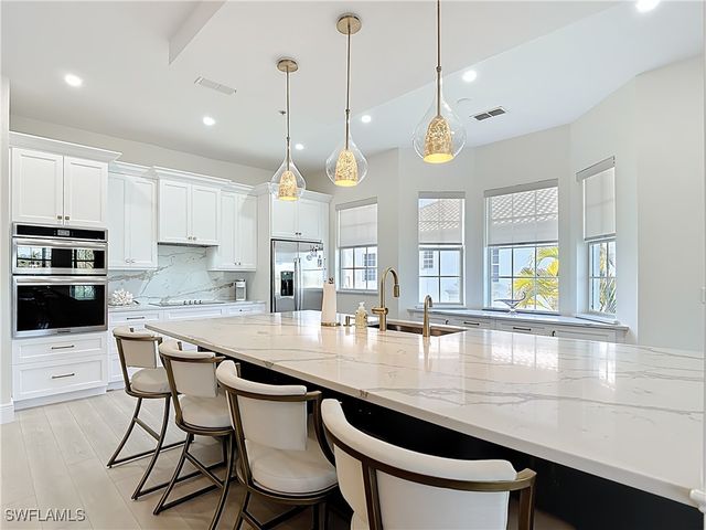 3695 Montreux LN 201, Naples, FL 34114