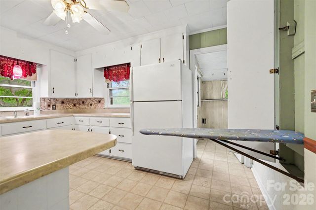 515 N Hill Street, Dallas, NC 28034