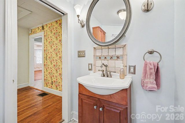 515 N Hill Street, Dallas, NC 28034