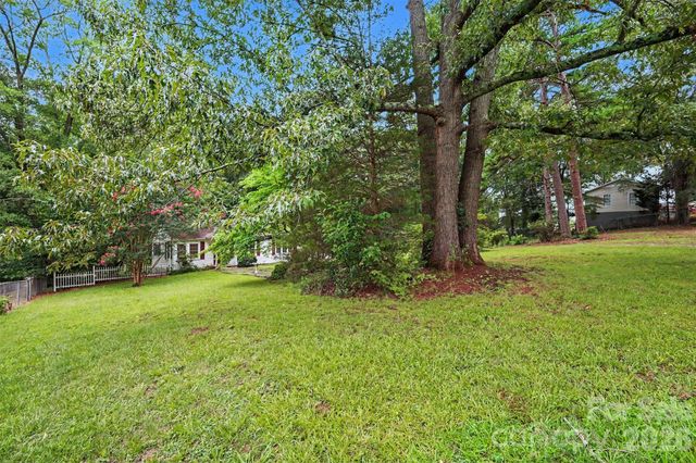 515 N Hill Street, Dallas, NC 28034