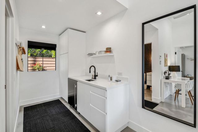 470 E Avenida Olancha, Palm Springs, CA 92264