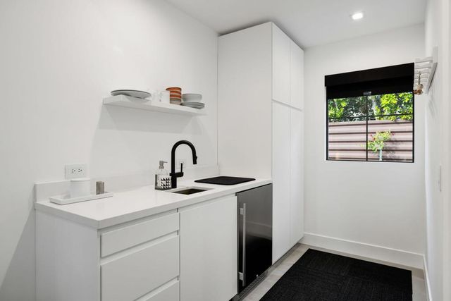 470 E Avenida Olancha, Palm Springs, CA 92264