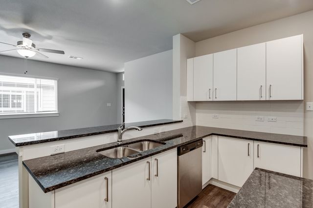748 Wheatfield Drive, Venus, TX 76084