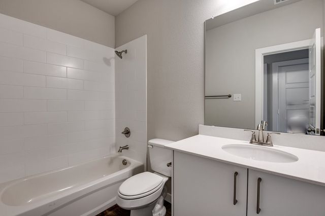 748 Wheatfield Drive, Venus, TX 76084