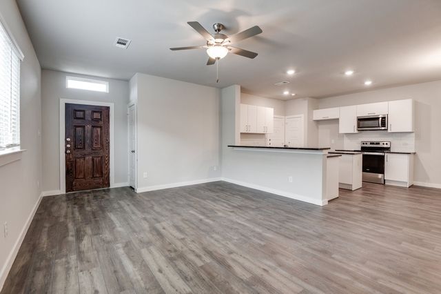 748 Wheatfield Drive, Venus, TX 76084