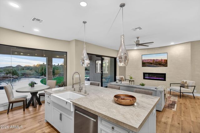 13826 E GAIL Road, Scottsdale, AZ 85259