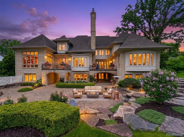 6265 Dakota Circle, Bloomfield Hills, MI 48301