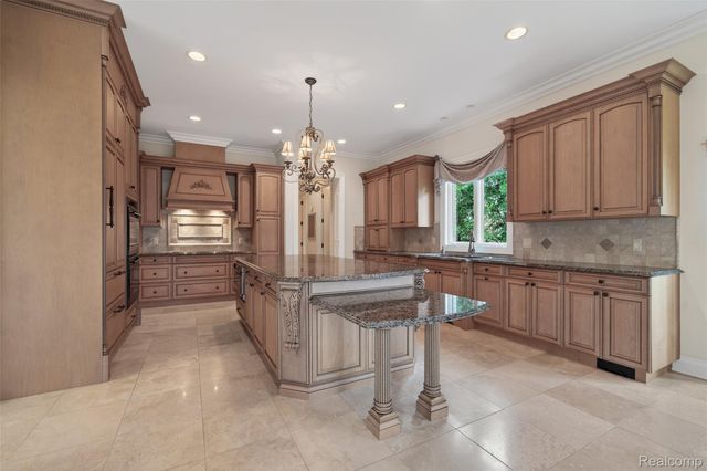 6265 Dakota Circle, Bloomfield Hills, MI 48301